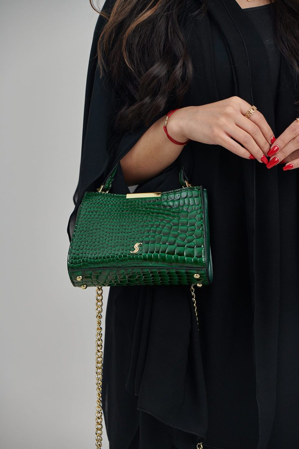 Stylish Croc-Embossed Bag with Chain Detail